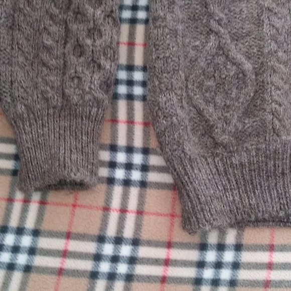 Irish Homecraft 100% naturally diled wool sweater - Picture 2 of 6